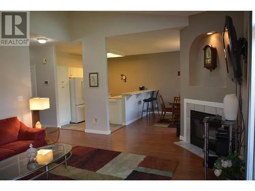 650 Harrington Road Unit# 6, Kamloops, BC - Indoor Photo Showing Living Room With Fireplace