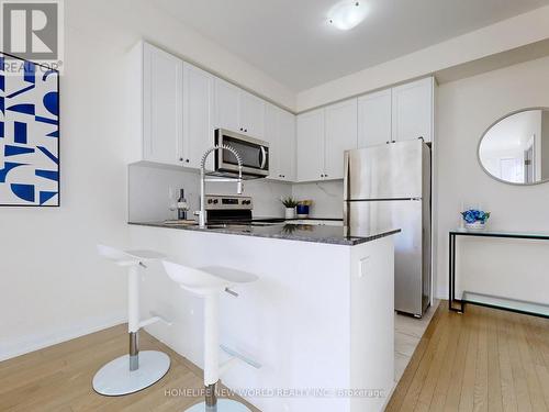 39 - 717 Lawrence Avenue W, Toronto, ON - Indoor Photo Showing Kitchen