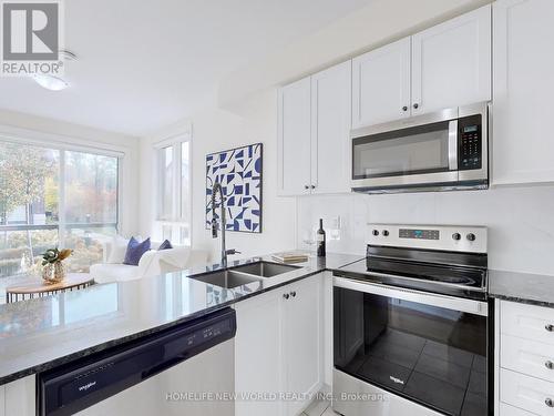 39 - 717 Lawrence Avenue W, Toronto, ON - Indoor Photo Showing Kitchen With Double Sink With Upgraded Kitchen