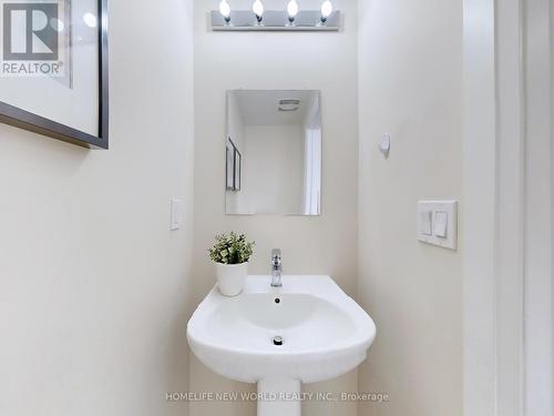 39 - 717 Lawrence Avenue W, Toronto, ON - Indoor Photo Showing Bathroom