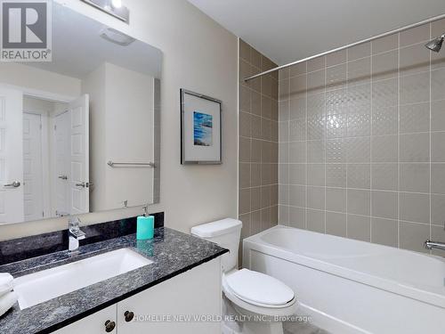 39 - 717 Lawrence Avenue W, Toronto, ON - Indoor Photo Showing Bathroom