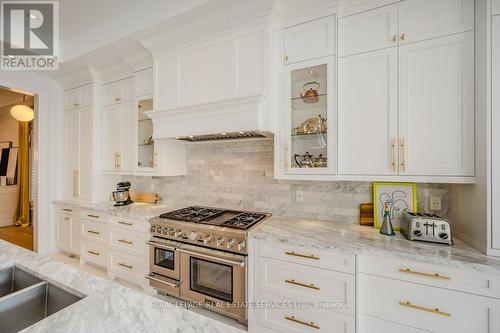 3100 Daniel Way, Oakville, ON - Indoor Photo Showing Kitchen With Double Sink With Upgraded Kitchen