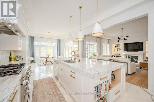 3100 Daniel Way, Oakville, ON - Indoor Photo Showing Kitchen With Double Sink With Upgraded Kitchen