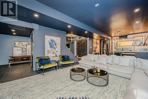 3100 Daniel Way, Oakville, ON - Indoor Photo Showing Living Room