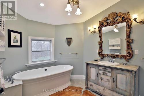 Cottage - 243 Shoreacres Road, Burlington, ON - Indoor Photo Showing Bathroom