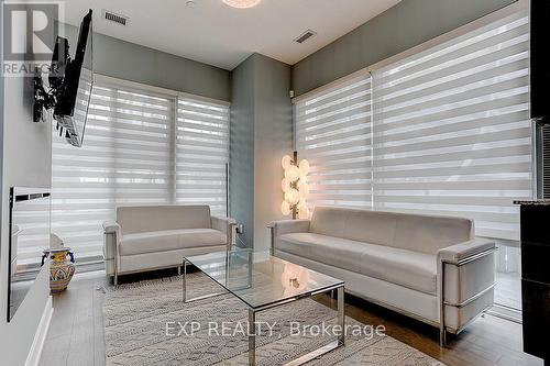 602 - 20 Shore Breeze Drive, Toronto, ON - Indoor Photo Showing Living Room