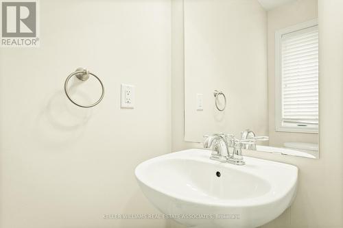 33 - 6 Chestnut Drive, Grimsby, ON - Indoor Photo Showing Bathroom