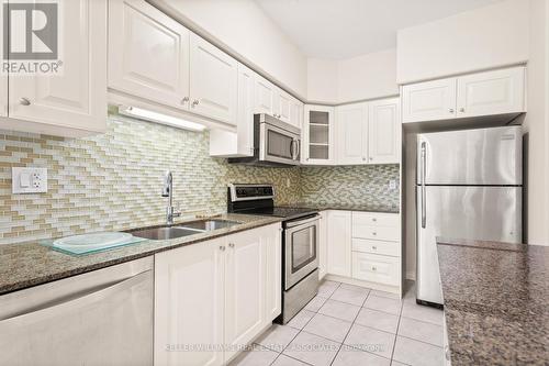 33 - 6 Chestnut Drive, Grimsby, ON - Indoor Photo Showing Kitchen With Double Sink With Upgraded Kitchen