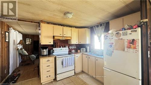 #16 - 43969 Highway 3, Wainfleet, ON - Indoor Photo Showing Kitchen