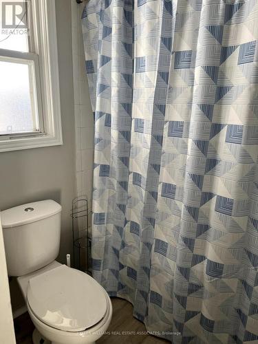 180 Pine Street S, Thorold, ON - Indoor Photo Showing Bathroom