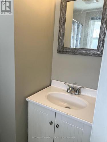 180 Pine Street S, Thorold, ON - Indoor Photo Showing Bathroom