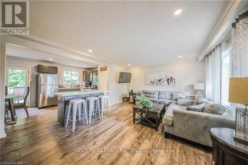 641 Niagara Street, St. Catharines, ON - Indoor Photo Showing Living Room