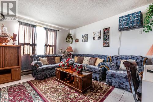 1295 Cannon Street E, Hamilton, ON - Indoor Photo Showing Living Room