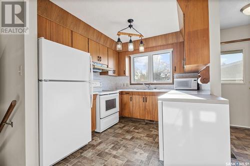 28 Malta Crescent, Saskatoon, SK - Indoor Photo Showing Kitchen