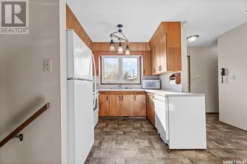 28 Malta Crescent, Saskatoon, SK - Indoor Photo Showing Kitchen