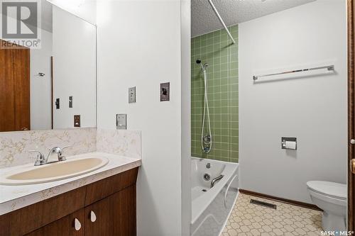 28 Malta Crescent, Saskatoon, SK - Indoor Photo Showing Bathroom