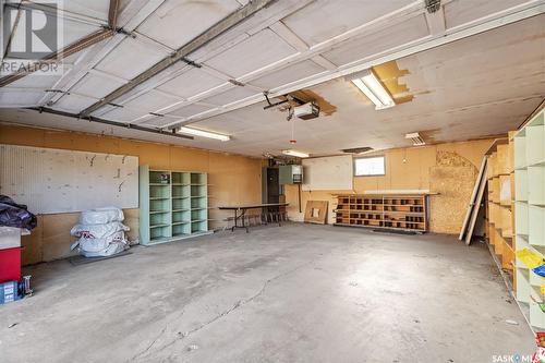 28 Malta Crescent, Saskatoon, SK - Indoor Photo Showing Garage