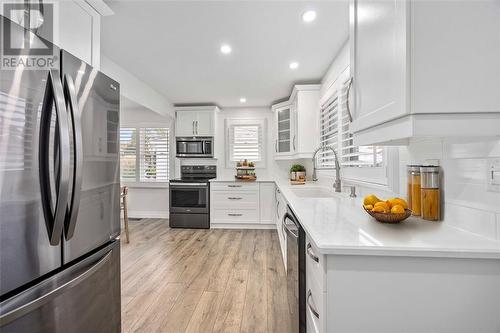 707 Charles Street, Point Edward, ON - Indoor Photo Showing Kitchen