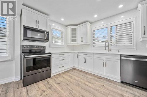 707 Charles Street, Point Edward, ON - Indoor Photo Showing Kitchen