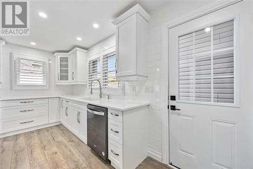 707 Charles Street, Point Edward, ON - Indoor Photo Showing Kitchen