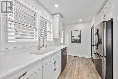 707 Charles Street, Point Edward, ON - Indoor Photo Showing Kitchen