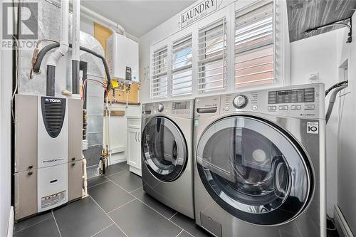 707 Charles Street, Point Edward, ON - Indoor Photo Showing Laundry Room