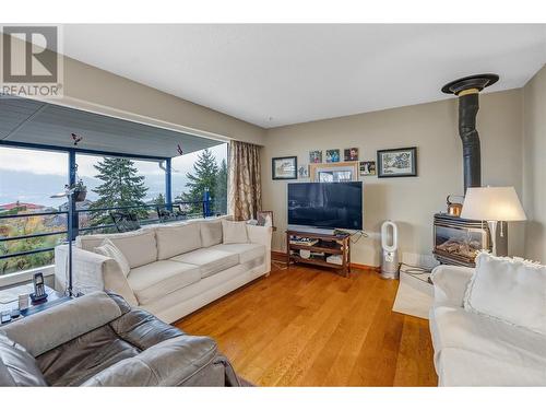 11005 Giants Head Road, Summerland, BC - Indoor Photo Showing Living Room