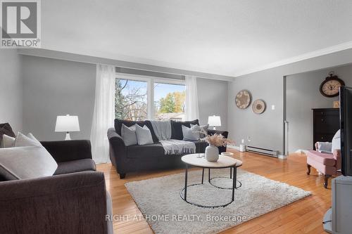 31 Jeffrey Street, Scugog (Port Perry), ON - Indoor Photo Showing Living Room