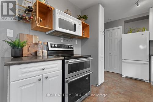 31 Jeffrey Street, Scugog (Port Perry), ON - Indoor Photo Showing Kitchen