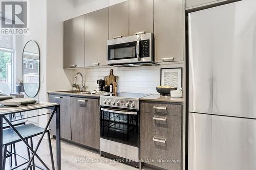 105 - 2301 Danforth Avenue, Toronto (East End-Danforth), ON - Indoor Photo Showing Kitchen With Upgraded Kitchen