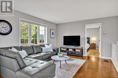 1 - 227 Carnegie Avenue, Peterborough (Northcrest), ON - Indoor Photo Showing Living Room