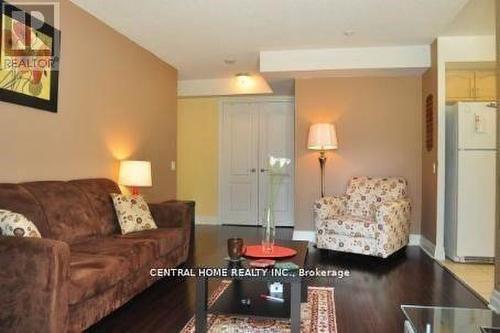 205 - 21 Hillcrest Avenue, Toronto, ON - Indoor Photo Showing Living Room