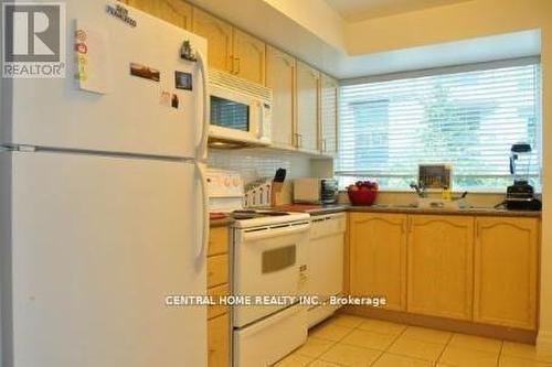 205 - 21 Hillcrest Avenue, Toronto, ON - Indoor Photo Showing Kitchen