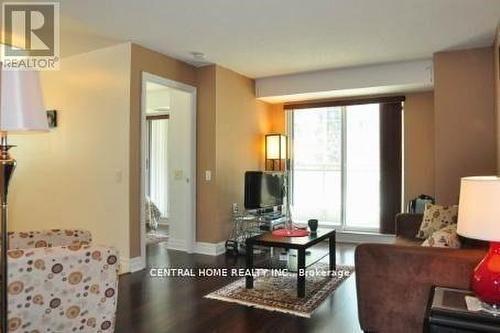 205 - 21 Hillcrest Avenue, Toronto, ON - Indoor Photo Showing Living Room