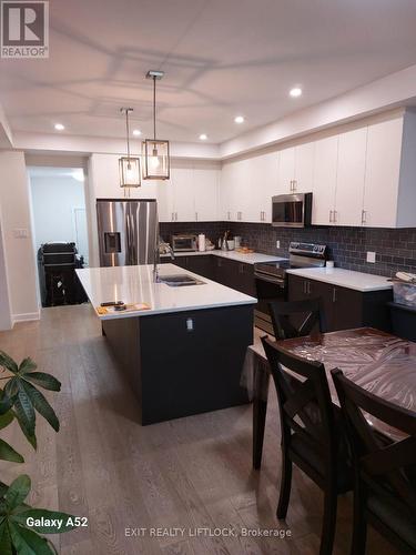 539 Clayton Avenue, Peterborough (Northcrest), ON - Indoor Photo Showing Kitchen With Upgraded Kitchen