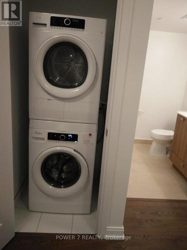 1224 - 275 Village Green Sq, Toronto, ON - Indoor Photo Showing Laundry Room