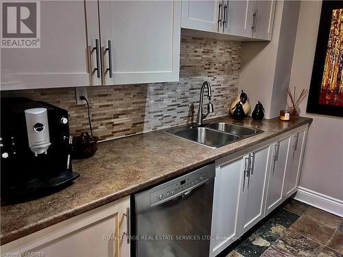 101 - 185 Robinson Street, Oakville, ON - Indoor Photo Showing Kitchen With Double Sink