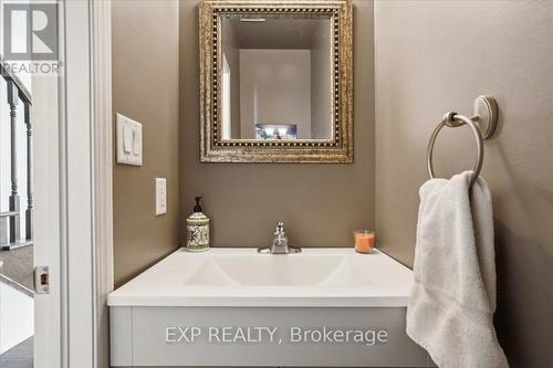 949 Hasselfeldt Heights, Milton, ON - Indoor Photo Showing Bathroom