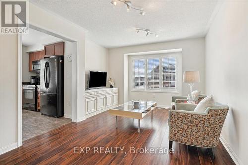 949 Hasselfeldt Heights, Milton, ON - Indoor Photo Showing Living Room