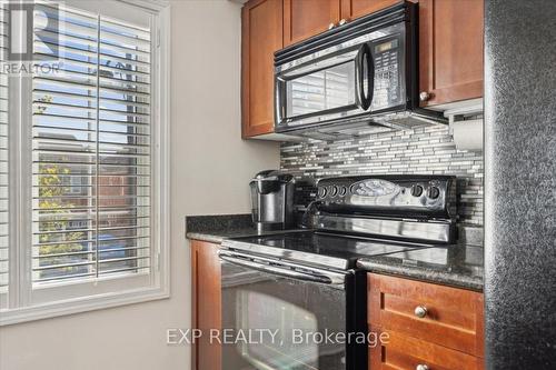 949 Hasselfeldt Heights, Milton, ON - Indoor Photo Showing Kitchen