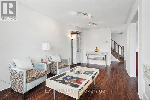 949 Hasselfeldt Heights, Milton, ON - Indoor Photo Showing Living Room