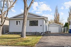 138 Devonshire CRESCENT  Saskatoon, SK S7L 5V7