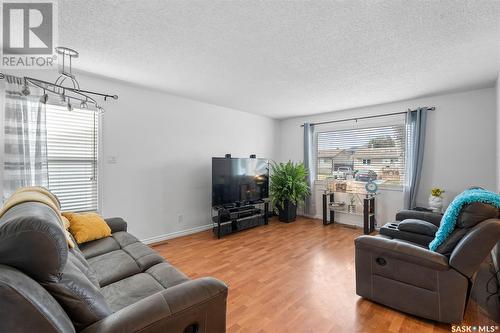 138 Devonshire Crescent, Saskatoon, SK - Indoor Photo Showing Living Room