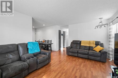 138 Devonshire Crescent, Saskatoon, SK - Indoor Photo Showing Living Room