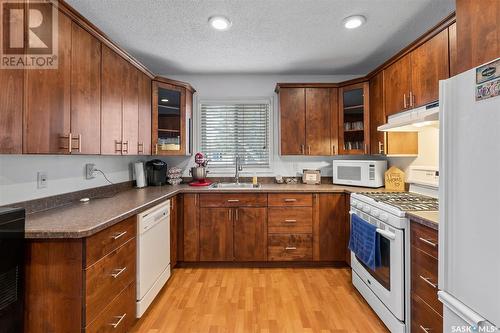 138 Devonshire Crescent, Saskatoon, SK - Indoor Photo Showing Kitchen