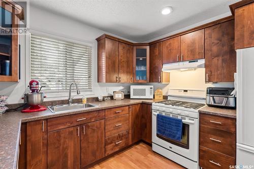 138 Devonshire Crescent, Saskatoon, SK - Indoor Photo Showing Kitchen