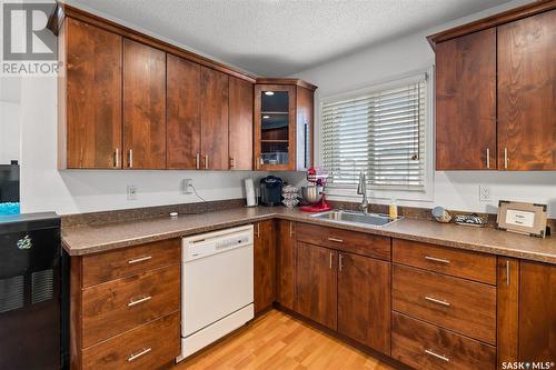 138 Devonshire Crescent, Saskatoon, SK - Indoor Photo Showing Kitchen