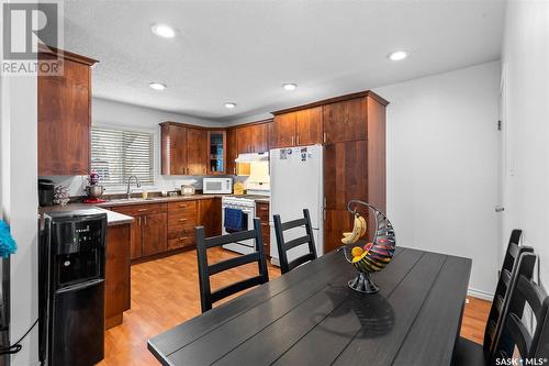 138 Devonshire Crescent, Saskatoon, SK - Indoor Photo Showing Kitchen