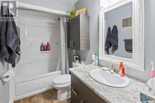 138 Devonshire Crescent, Saskatoon, SK - Indoor Photo Showing Bathroom