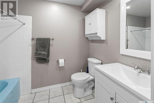 138 Devonshire Crescent, Saskatoon, SK - Indoor Photo Showing Bathroom